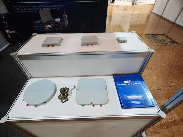 The range laid out end to end: the 65 mm terminal beside the Ø370 mm flagship